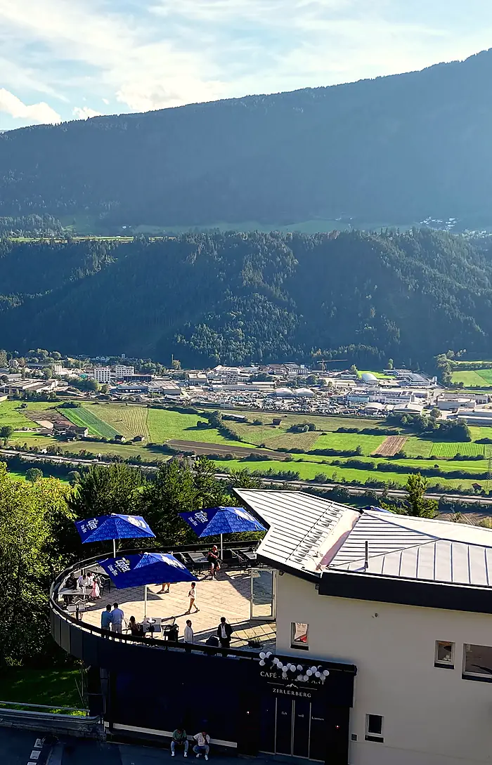 Panoramablick über das Inntal bis zu den Bergen