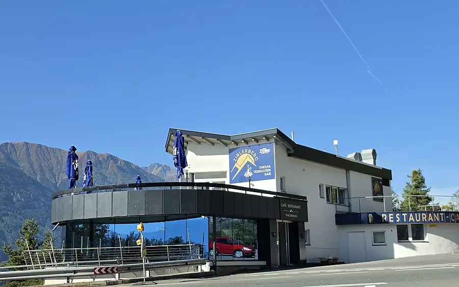 Restaurant Zirlerberg von der B177 aus gesehen